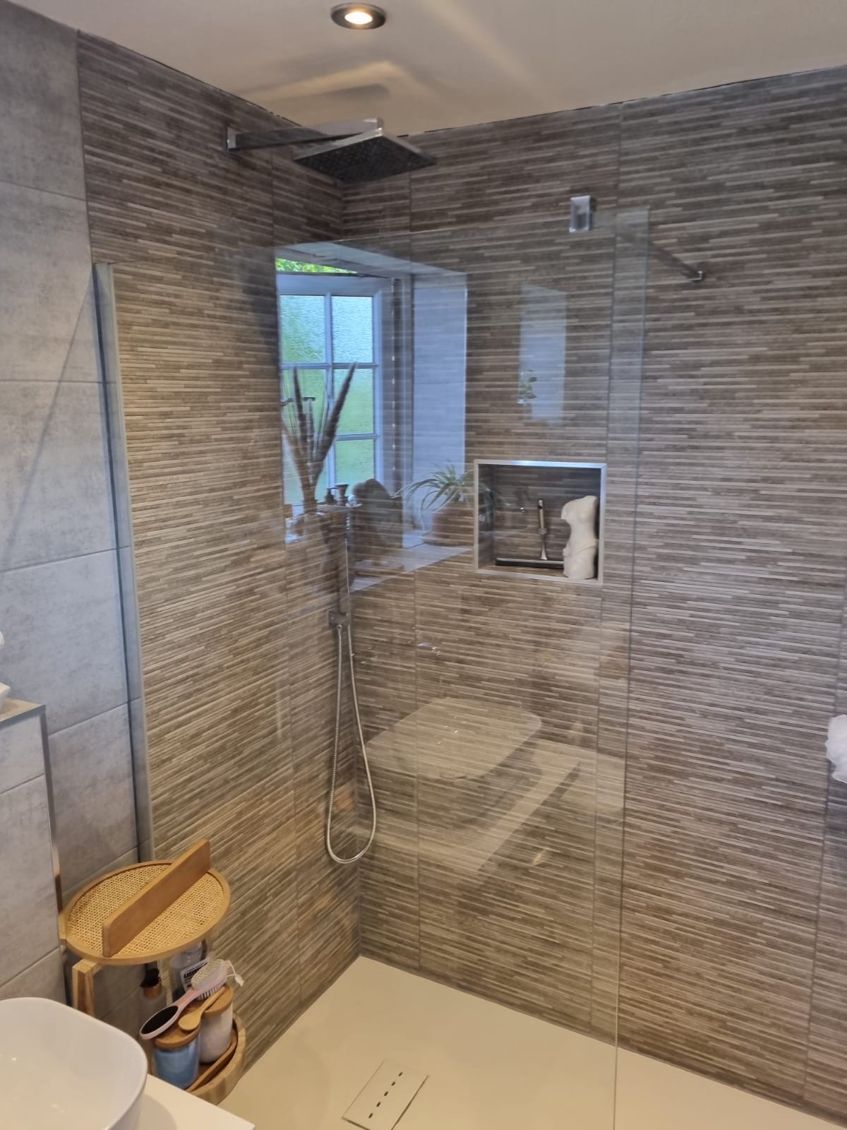 Porcelain tiling